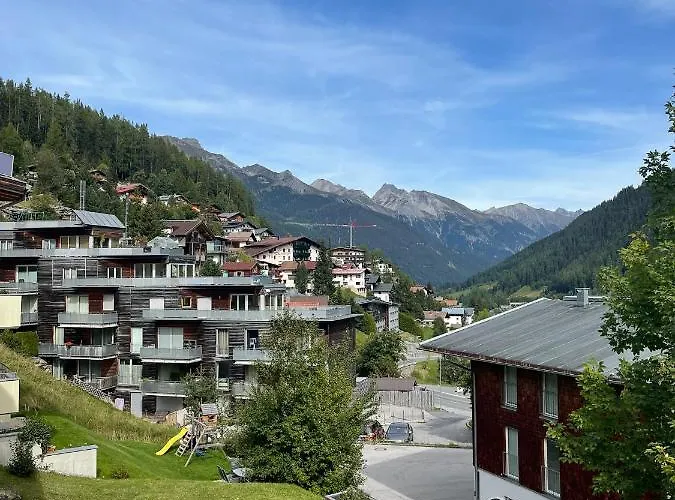 Lenzi לינה וארוחת בוקר 3*