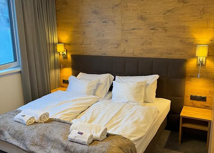 Lenzi לינה וארוחת בוקר