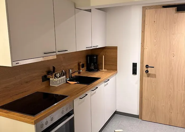 לינה וארוחת בוקר Lenzi 3*