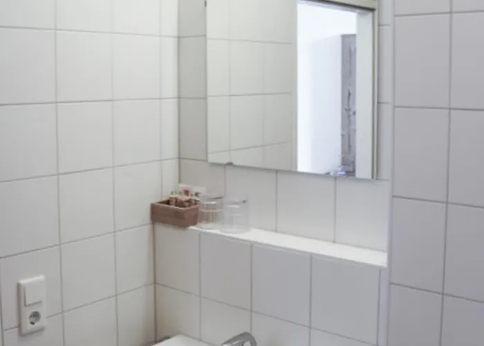 Lenzi לינה וארוחת בוקר