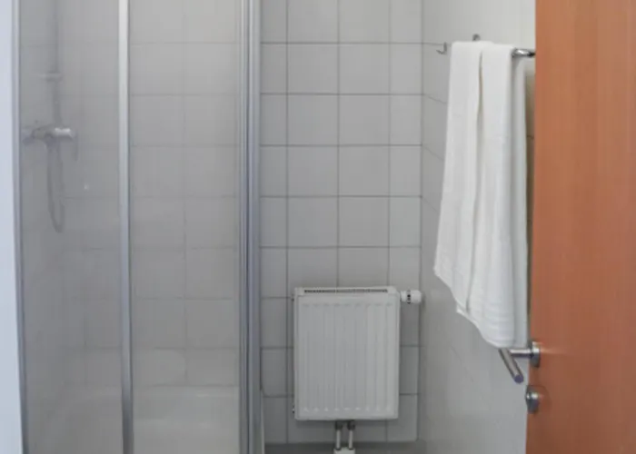 Lenzi לינה וארוחת בוקר 3*